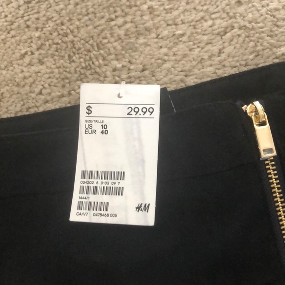 H&M black skirt brand new. A-line skirt with zip - Picture 2 of 3